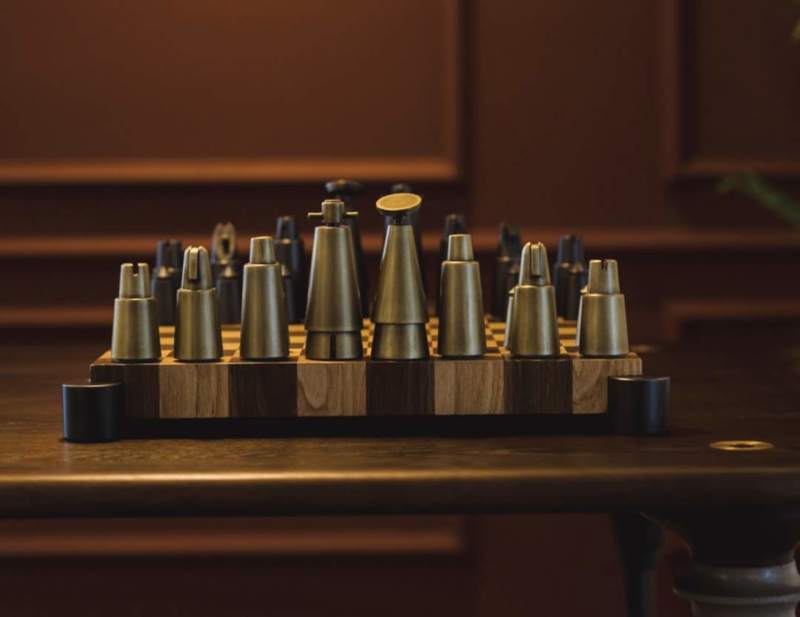 1-product-holding-image-chess-set_1596621969_large